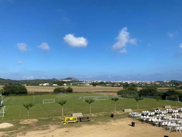 Välkomna till Soccerland Catlunya! Välj boende i antingen Lloret de Mar eller Santa Susanna. Båda är lika mysiga kuststäder längs underbara Costa Brava
