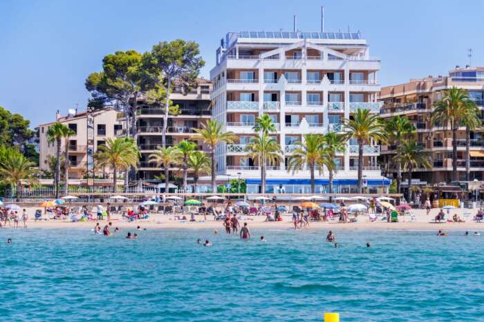 Ett träningsläger i Salou med OLKA Sportresor är mer än bara träning – det är en resa fylld av kamratskap, laganda och oförglömliga minnen som kommer att stärka banden inom ert lag.
