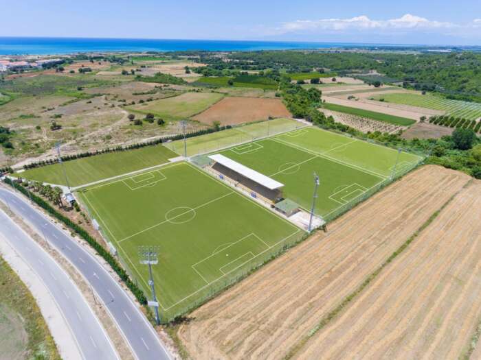 Side Star Sports Complex – välskött anläggning med naturgräs av internationell standard