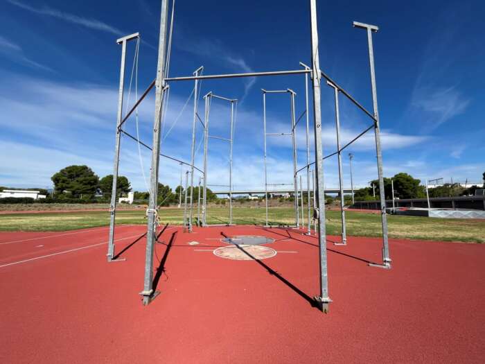 Komplett anläggning med kast- och hoppytor för alla friidrottsgrenar