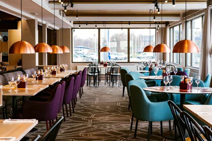 Alla måltider serveras i hotellets fräscha restaurang