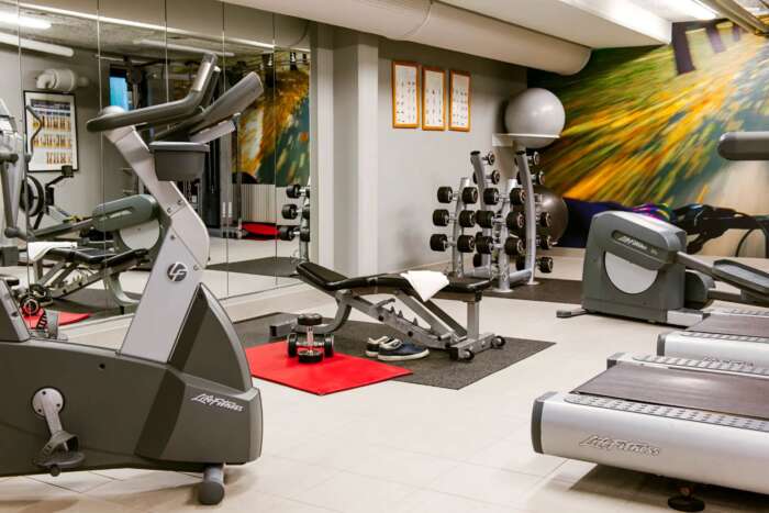 Nyttja hotellets välutrustade gym